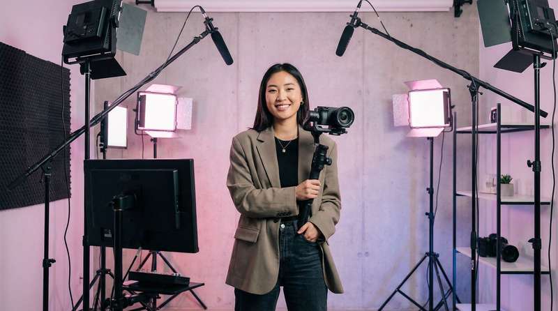 17c一起草专业影视制作